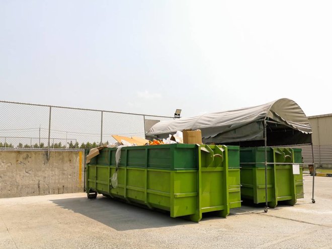 Why Homeowners Use Roll-Off Dumpsters for Yard Waste